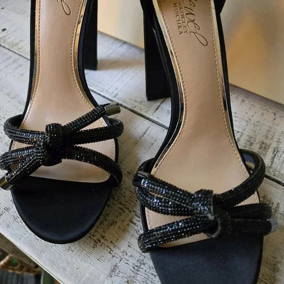 Badgley Mischka Women's Lexie black satin heels NIB Size 8 - Picture 1 of 11